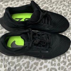 All black Nike air zoom Pegasus 38.size 8.5 in men .(new)